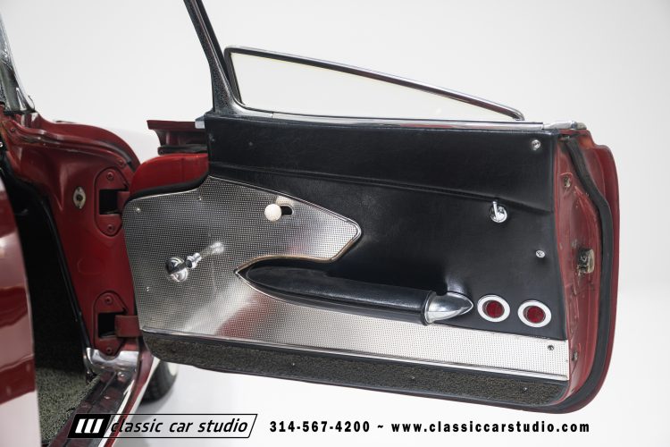 60_Chevrolet_Corvette_2289-144