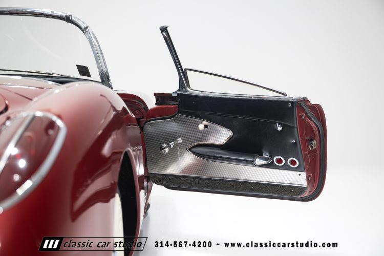 60_Chevrolet_Corvette_2289-145