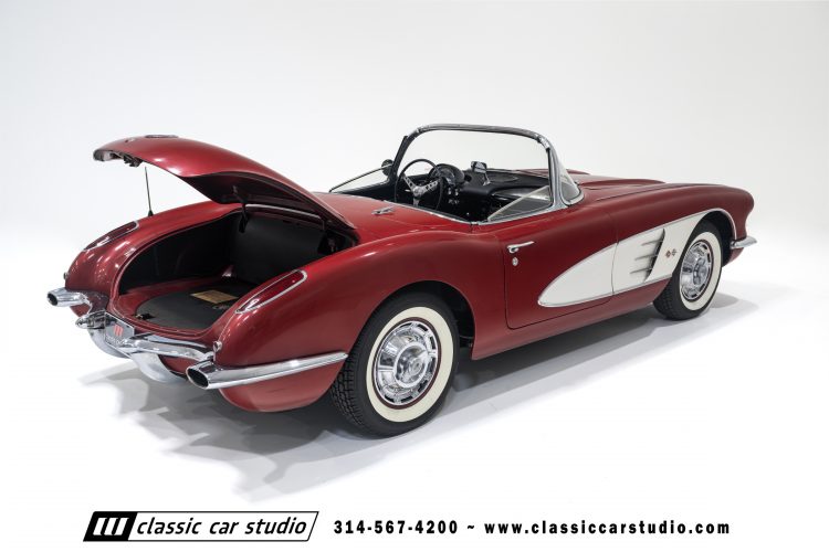 60_Chevrolet_Corvette_2289-154