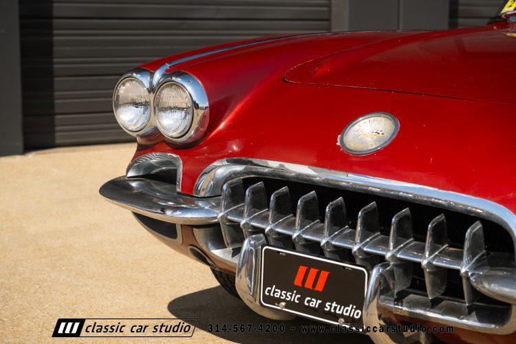 60_Chevrolet_Corvette_2289-196