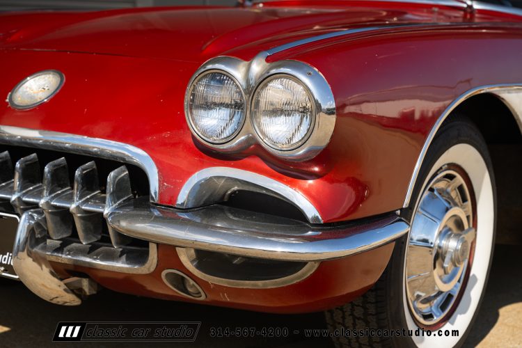 60_Chevrolet_Corvette_2289-197