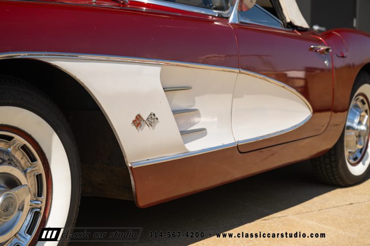 60_Chevrolet_Corvette_2289-199