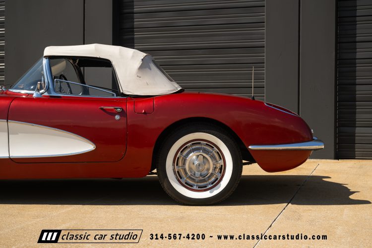 60_Chevrolet_Corvette_2289-204