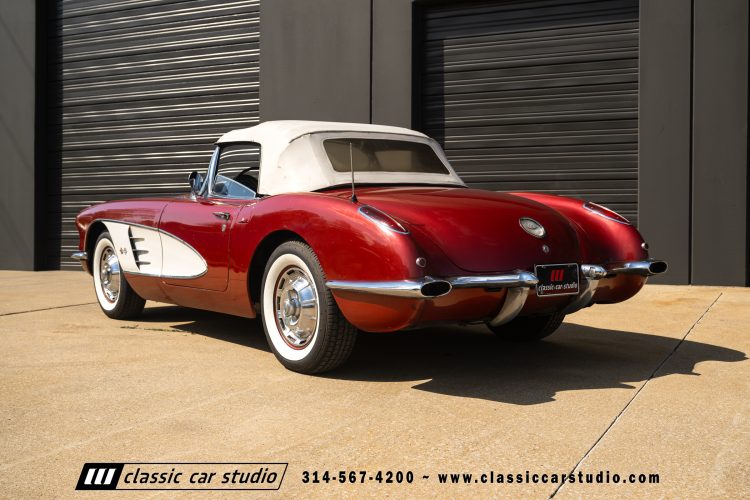 60_Chevrolet_Corvette_2289-206