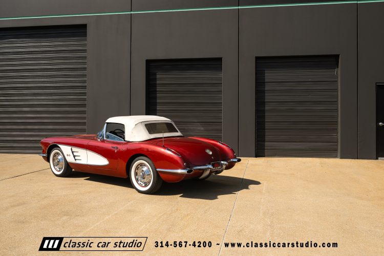 60_Chevrolet_Corvette_2289-207