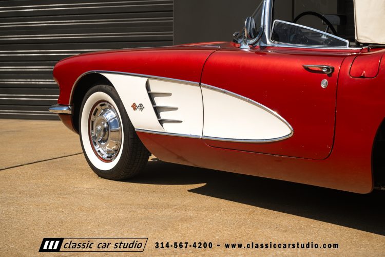 60_Chevrolet_Corvette_2289-208