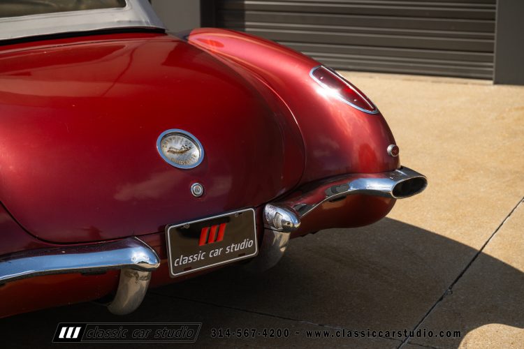 60_Chevrolet_Corvette_2289-210