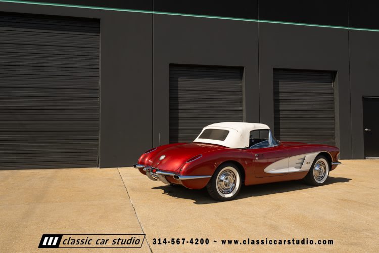 60_Chevrolet_Corvette_2289-214