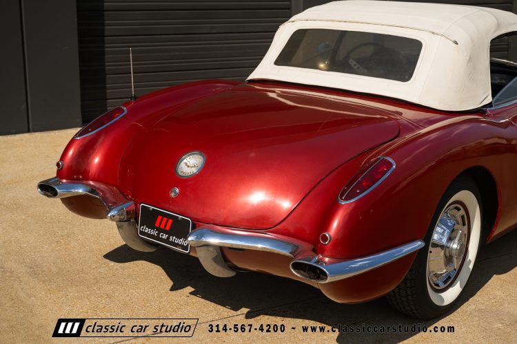 60_Chevrolet_Corvette_2289-215