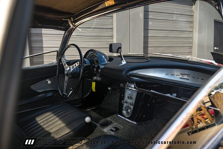 60_Chevrolet_Corvette_2289-216