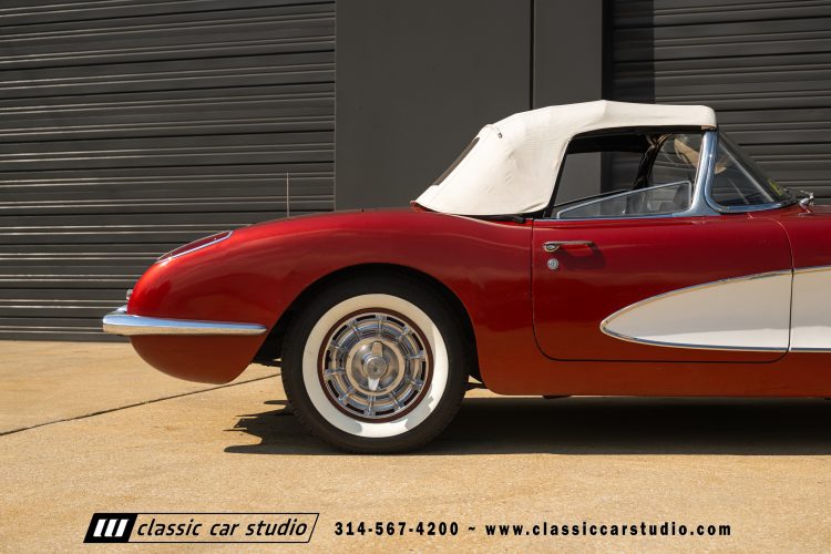 60_Chevrolet_Corvette_2289-217