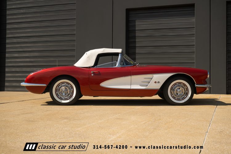 60_Chevrolet_Corvette_2289-218