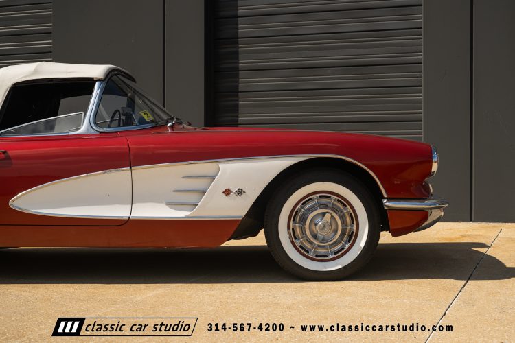 60_Chevrolet_Corvette_2289-219