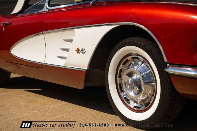 60_Chevrolet_Corvette_2289-221