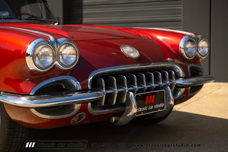 60_Chevrolet_Corvette_2289-223