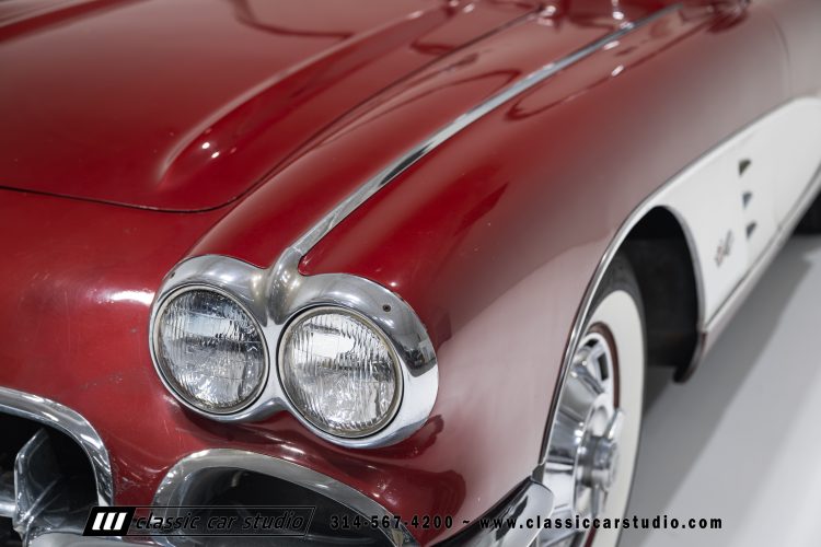 60_Chevrolet_Corvette_2289-27