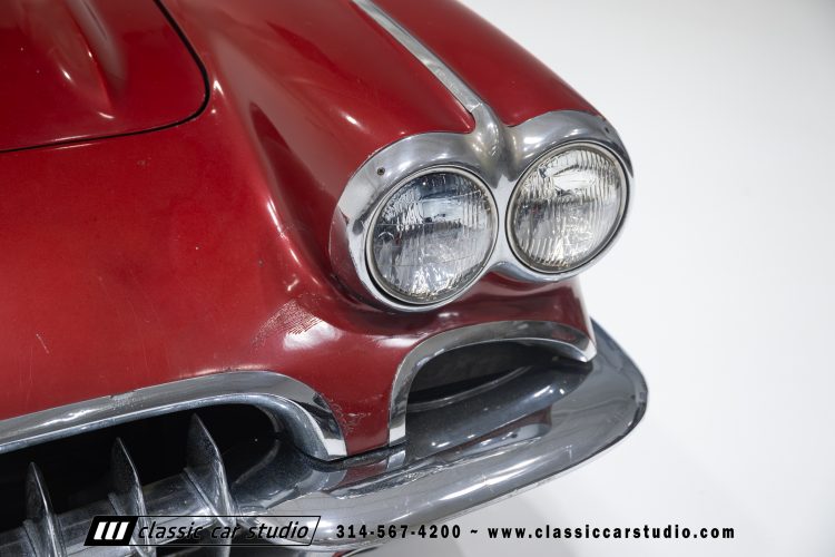 60_Chevrolet_Corvette_2289-33