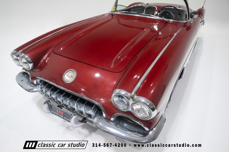 60_Chevrolet_Corvette_2289-34