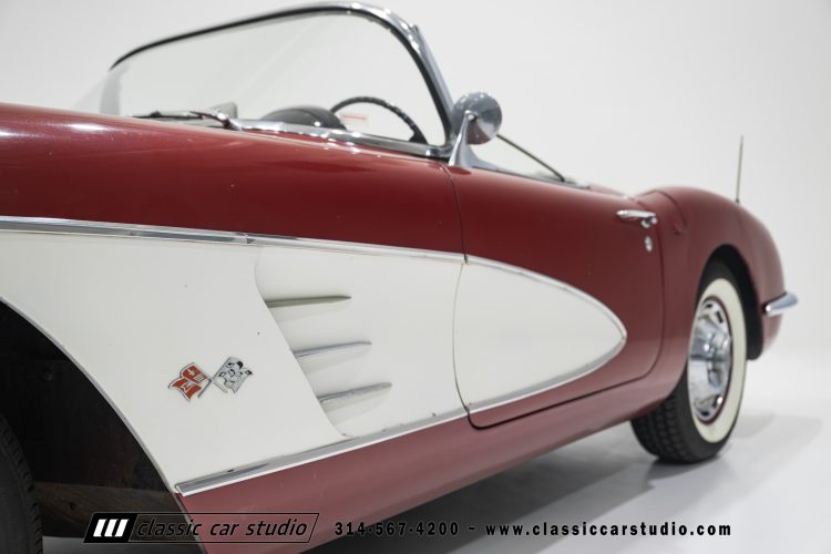 60_Chevrolet_Corvette_2289-41