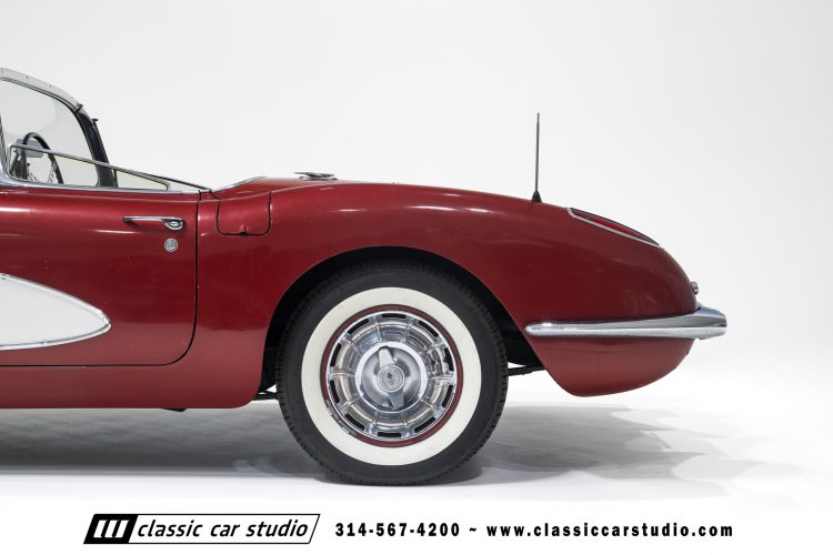 60_Chevrolet_Corvette_2289-56