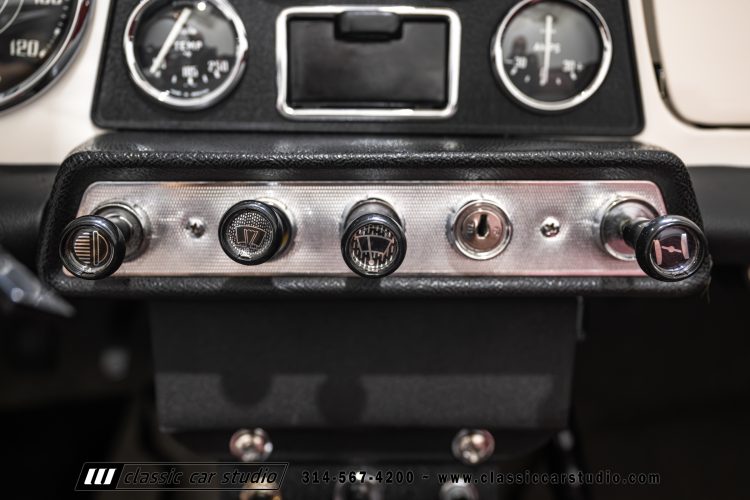 62_Triumph_TR-4_2288-105