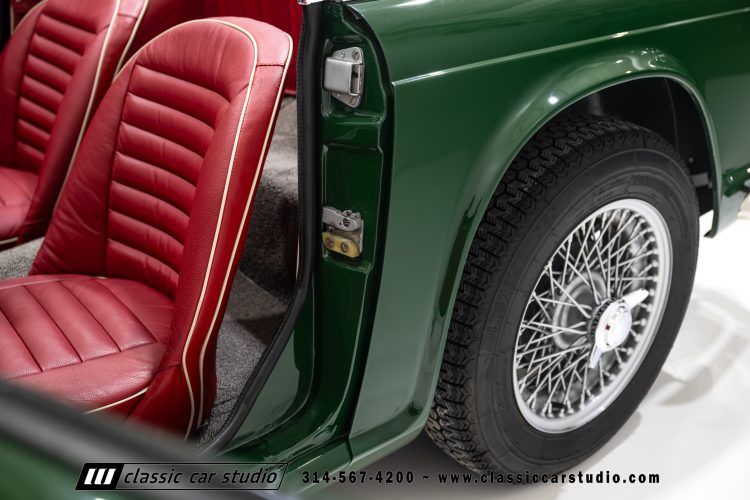 62_Triumph_TR-4_2288-111