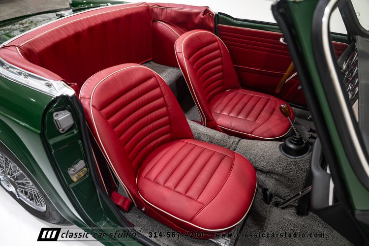 62_Triumph_TR-4_2288-119