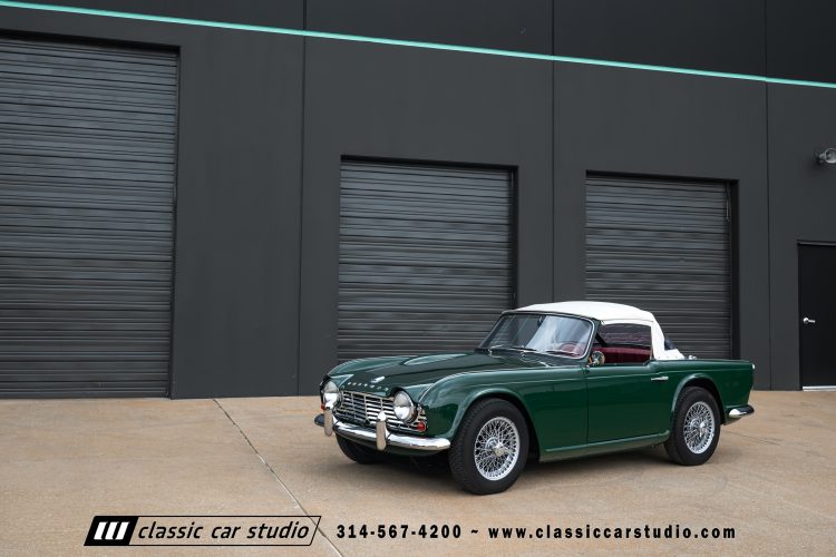 62_Triumph_TR-4_2288-172