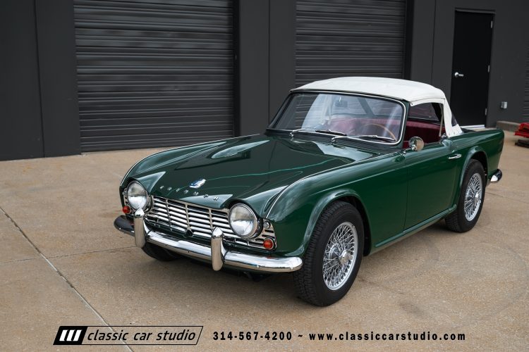 62_Triumph_TR-4_2288-174
