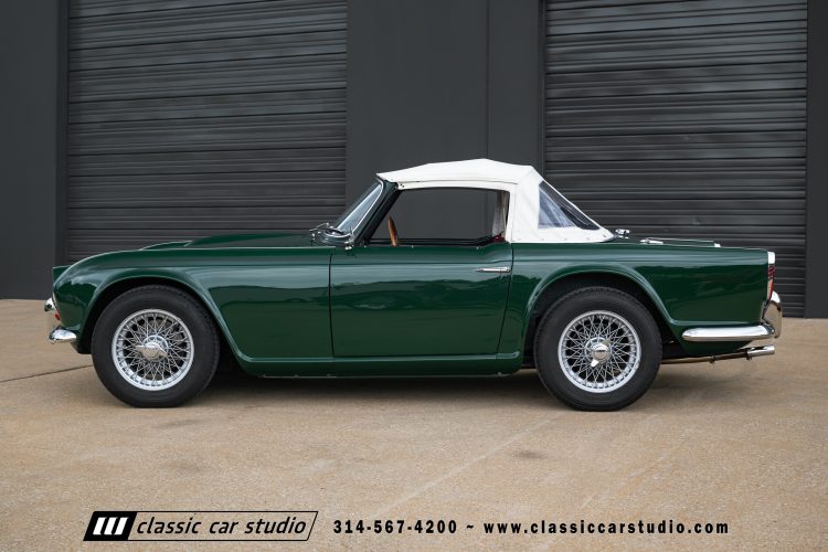 62_Triumph_TR-4_2288-176