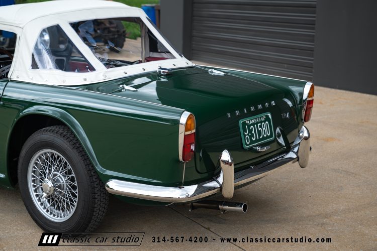 62_Triumph_TR-4_2288-177
