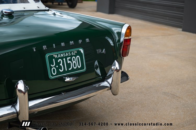 62_Triumph_TR-4_2288-178