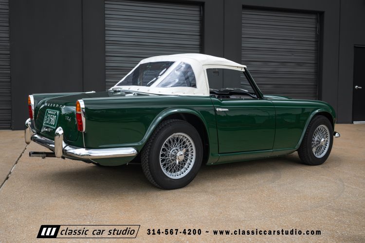 62_Triumph_TR-4_2288-182