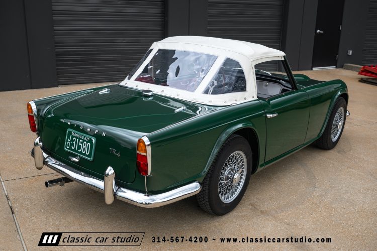 62_Triumph_TR-4_2288-183