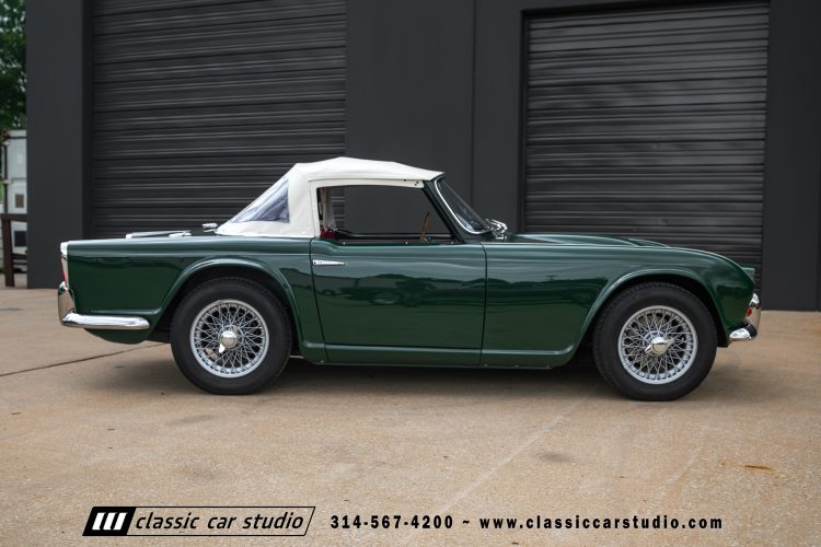 62_Triumph_TR-4_2288-185