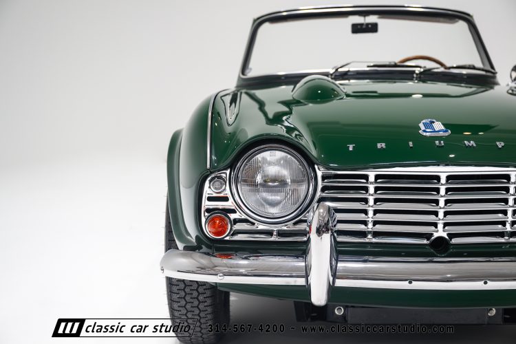 62_Triumph_TR-4_2288-3