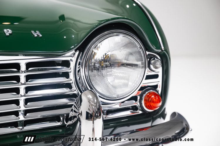 62_Triumph_TR-4_2288-32