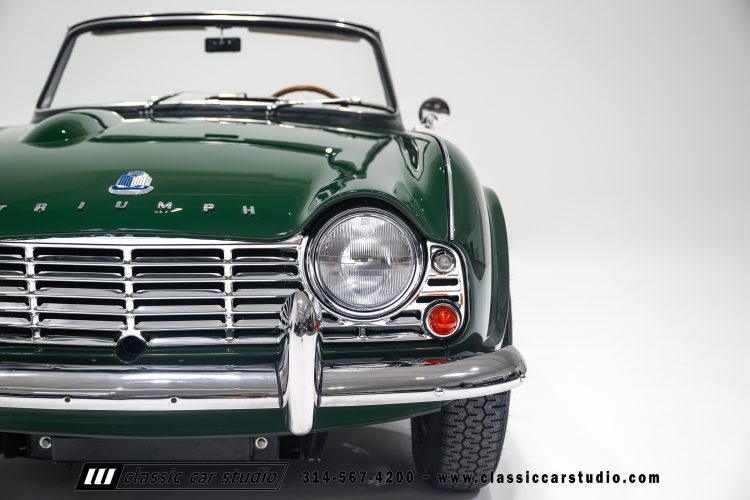 62_Triumph_TR-4_2288-5
