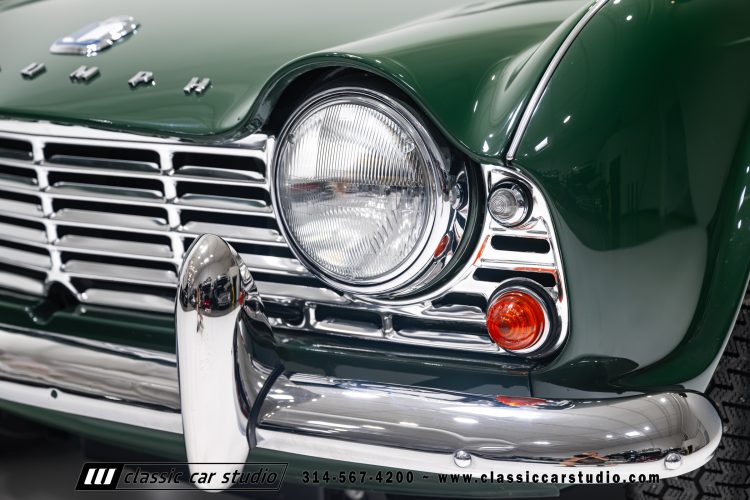 62_Triumph_TR-4_2288-7