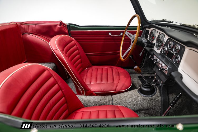 62_Triumph_TR-4_2288-74