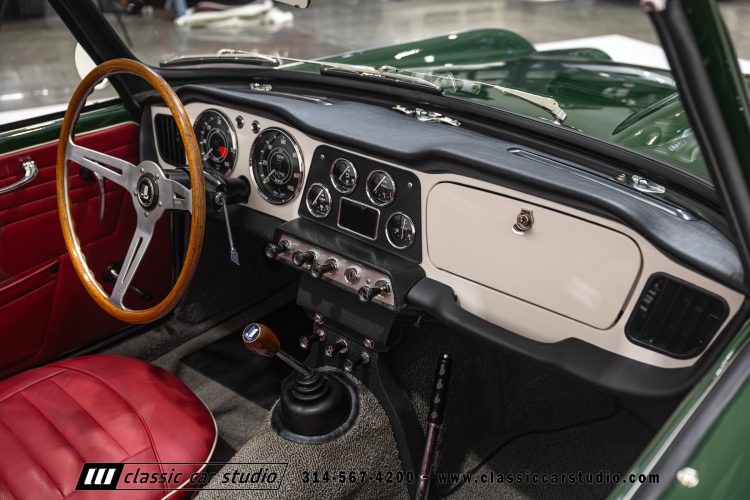 62_Triumph_TR-4_2288-75