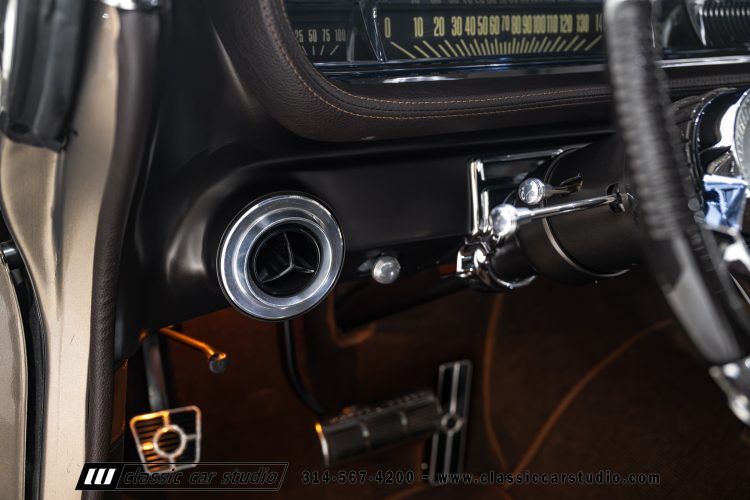 61_Pontiac_Bonneville_2293-104