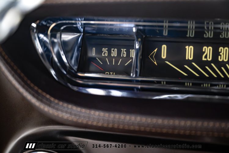 61_Pontiac_Bonneville_2293-106