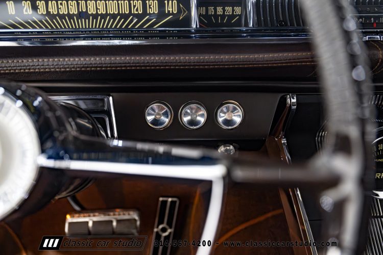 61_Pontiac_Bonneville_2293-111