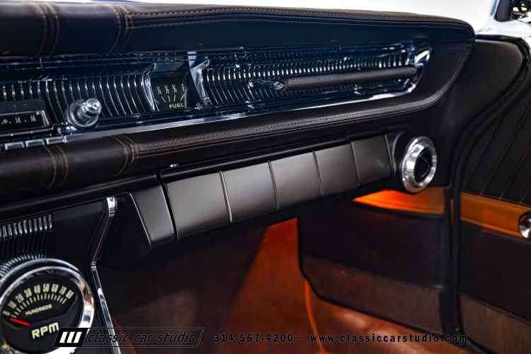 61_Pontiac_Bonneville_2293-114