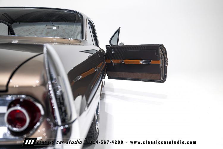 61_Pontiac_Bonneville_2293-133