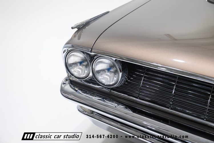 61_Pontiac_Bonneville_2293-16