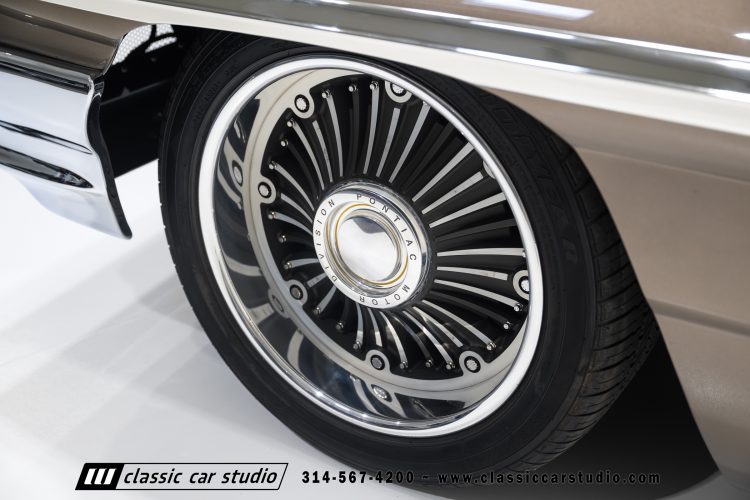 61_Pontiac_Bonneville_2293-24