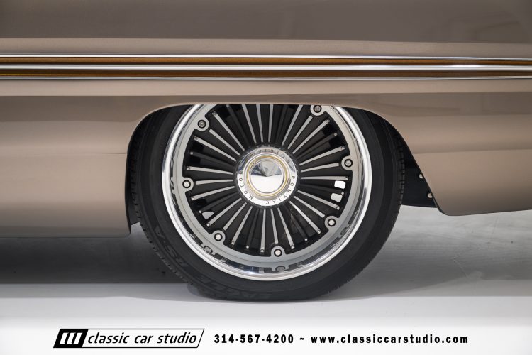 61_Pontiac_Bonneville_2293-40