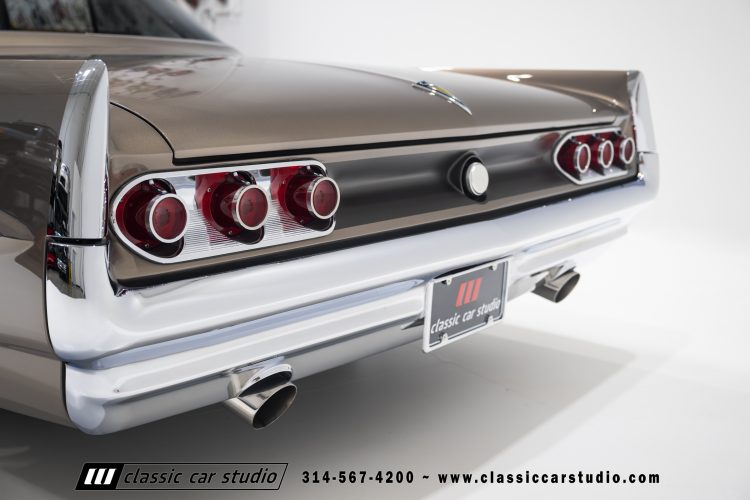61_Pontiac_Bonneville_2293-49